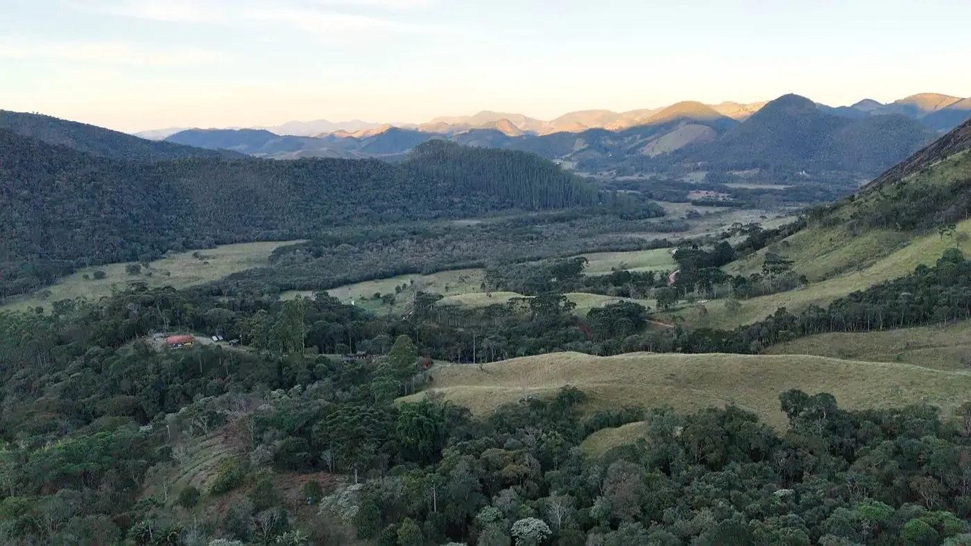 Fim de tarde sobre os vales da Serra da Mantiqueira